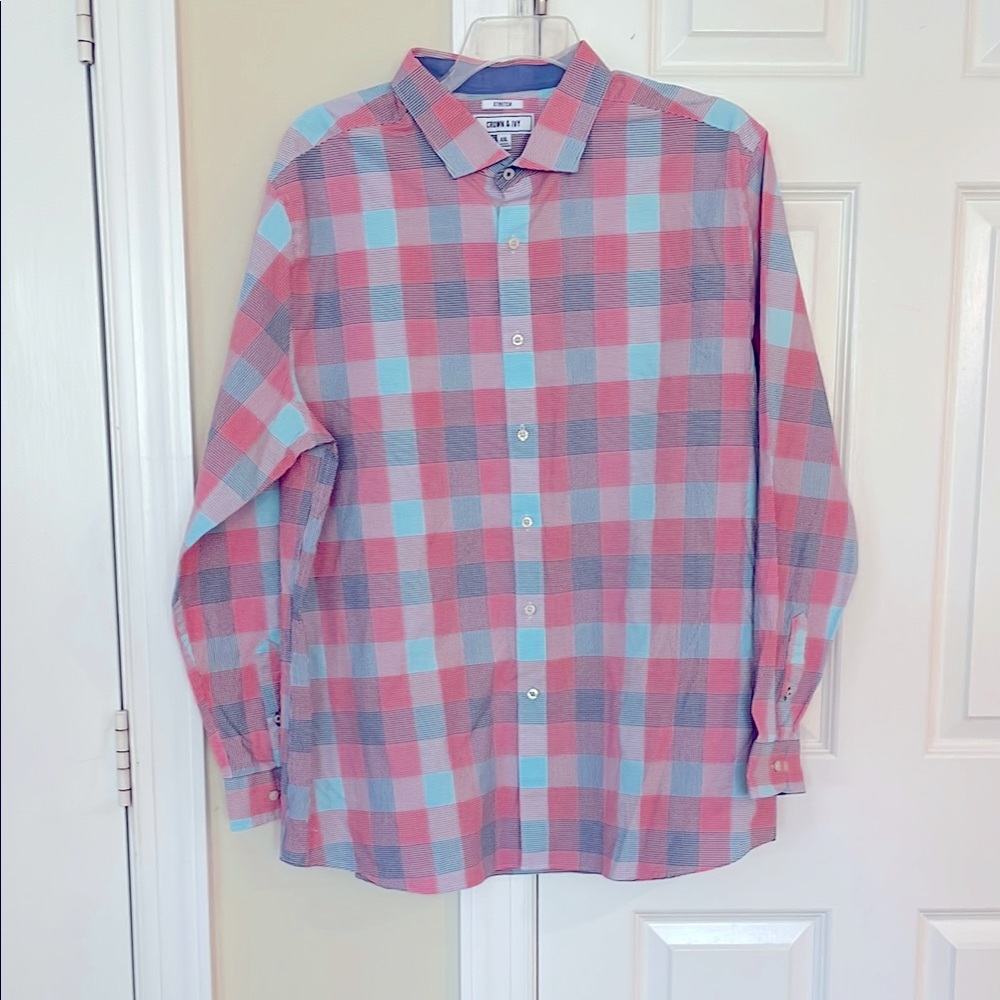 Men’s Crown and Ivy dress shirt